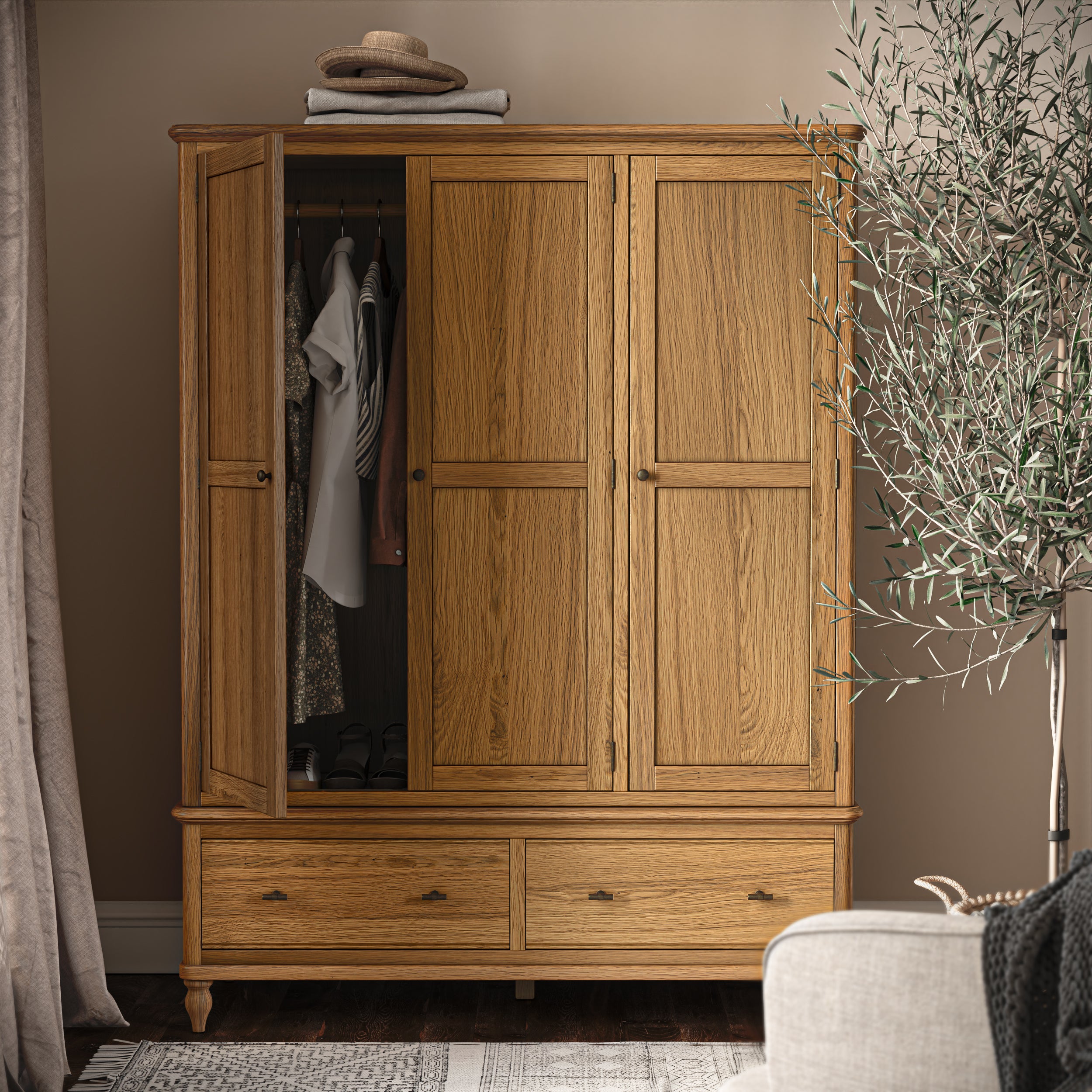 Verona Triple Wardrobe – Solid Oak with Lower Drawers