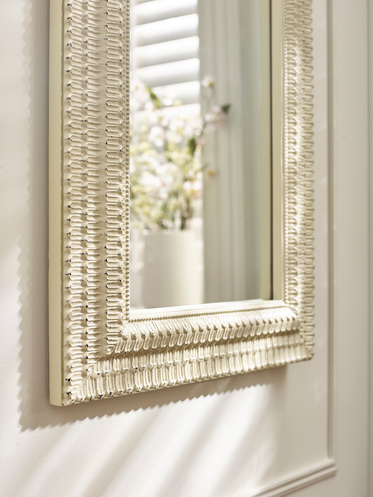 Alanis Rectangular Wall Mirror - White