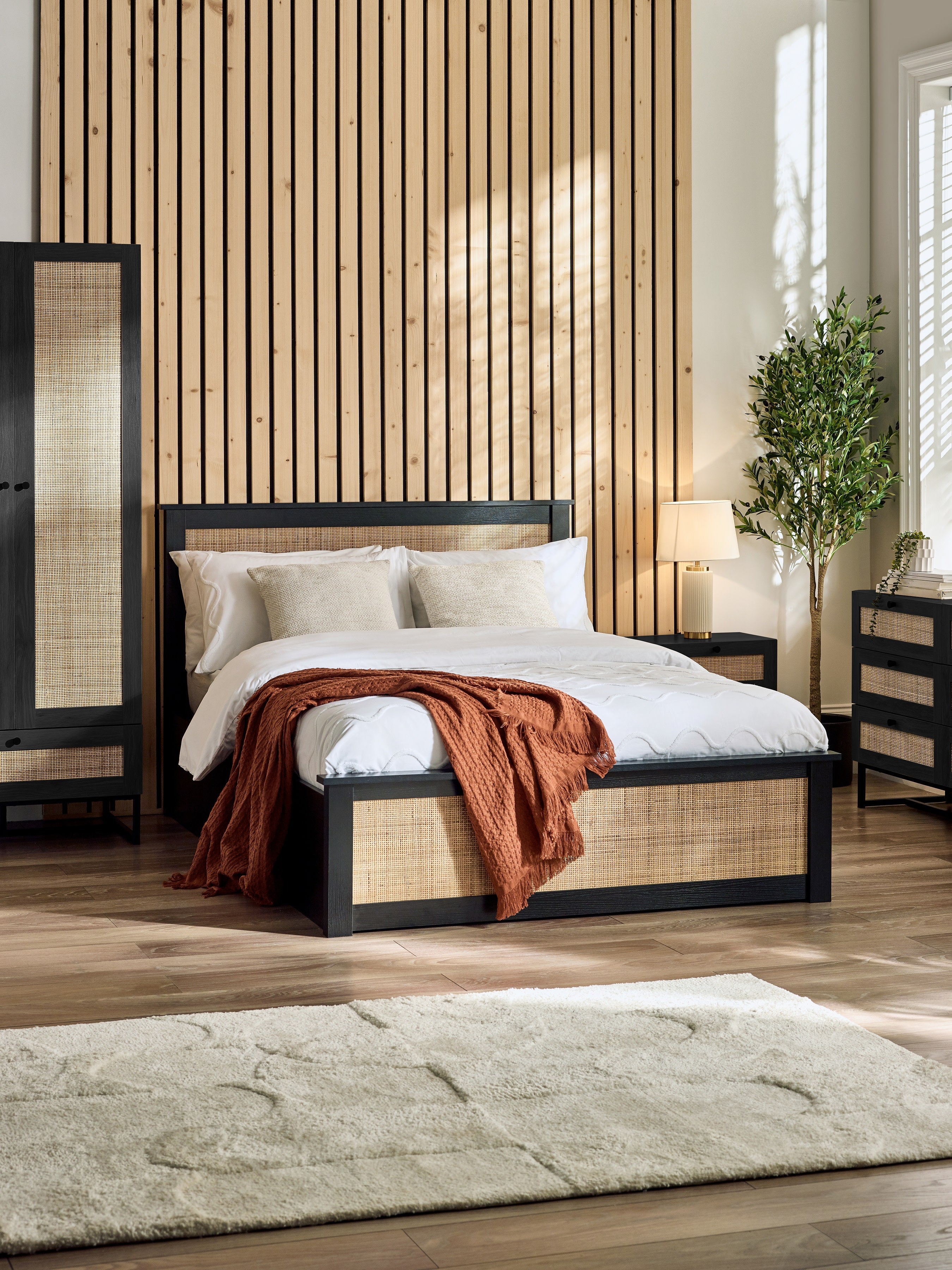 Padstow Ottoman 150Cm King Bed - Black