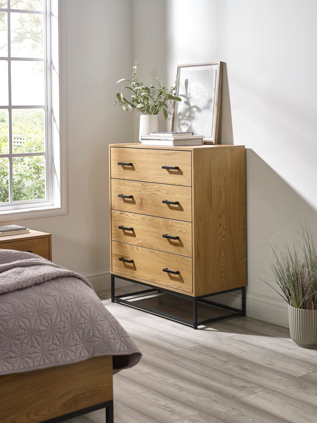 Harlow Light Oak Effect 4 Drawer Chest (oos)