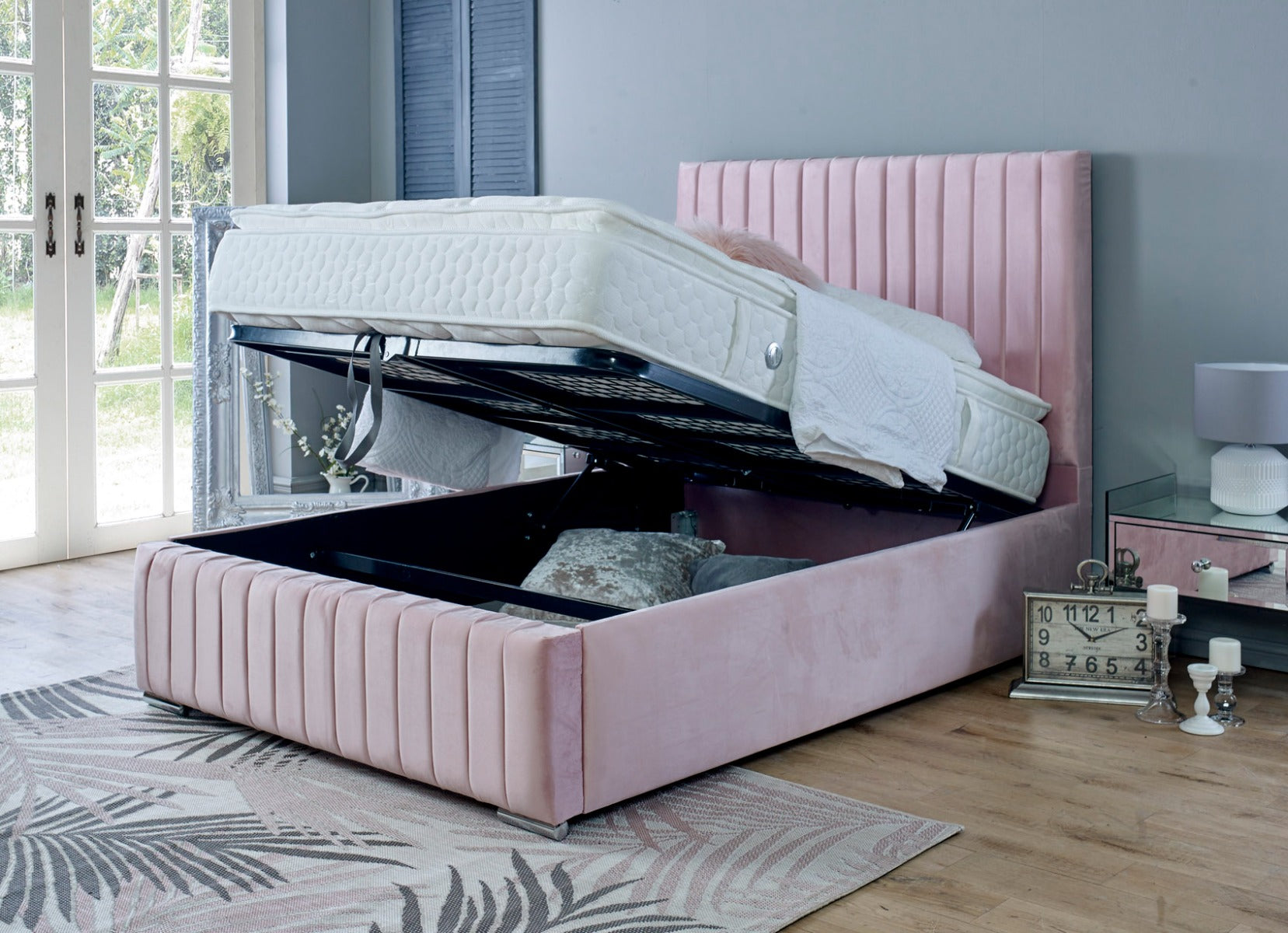 Sally Velvet Bed
