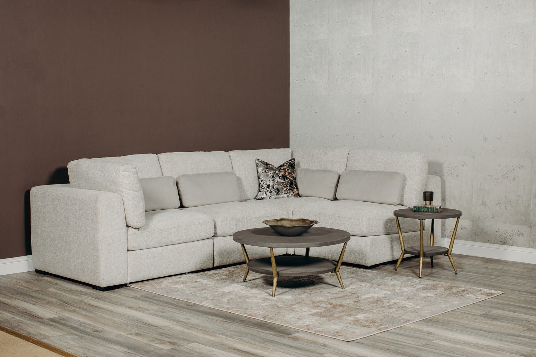 Tabitha Round Coffee Table in Grey – Industrial Chic Coffee Table with Hammered Metal Legs