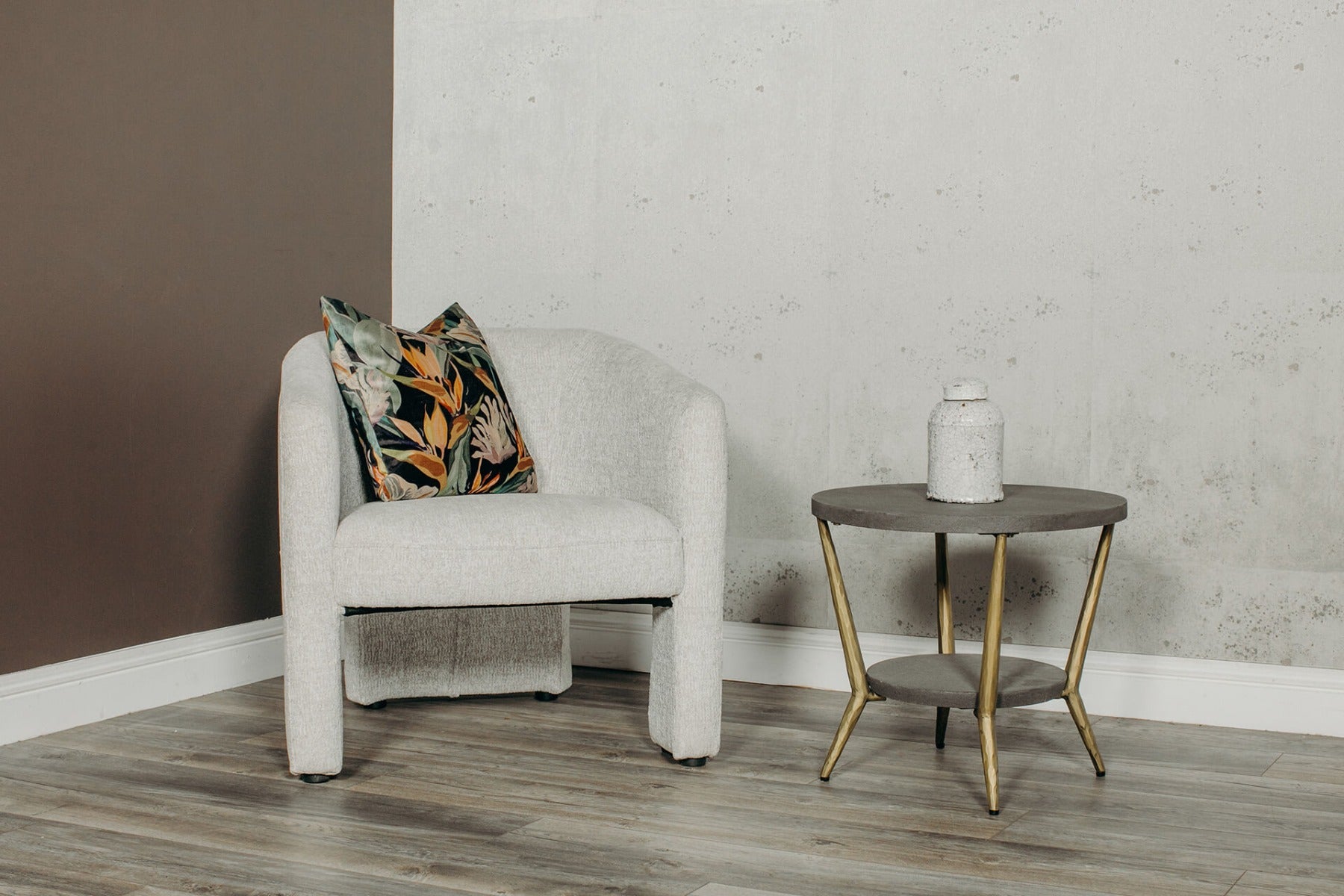 Tabitha Lamp Table in Grey – Industrial Chic Lamp Table with Hammered Metal Legs