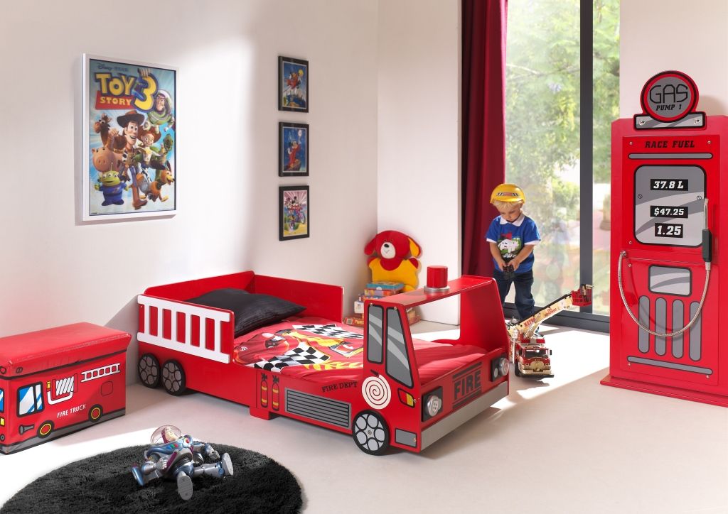 Vipack Fire Truck Toddler Bed room setting