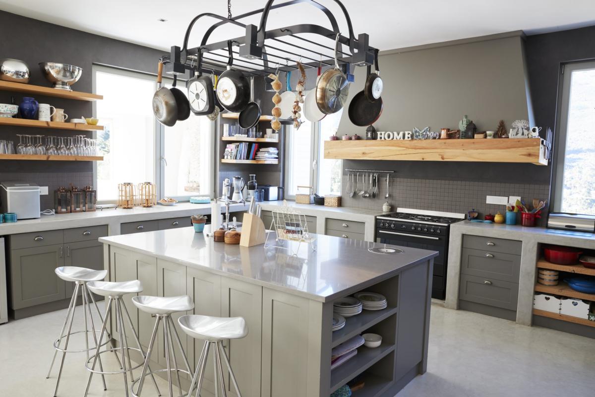 7 Benefits of Creating a Kitchen Island for Your Home