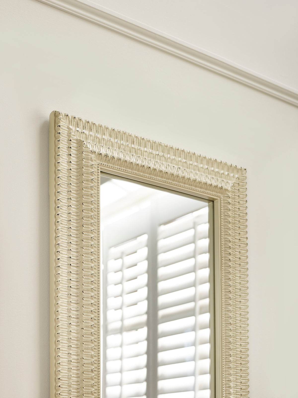 Alanis Rectangular Wall Mirror - White