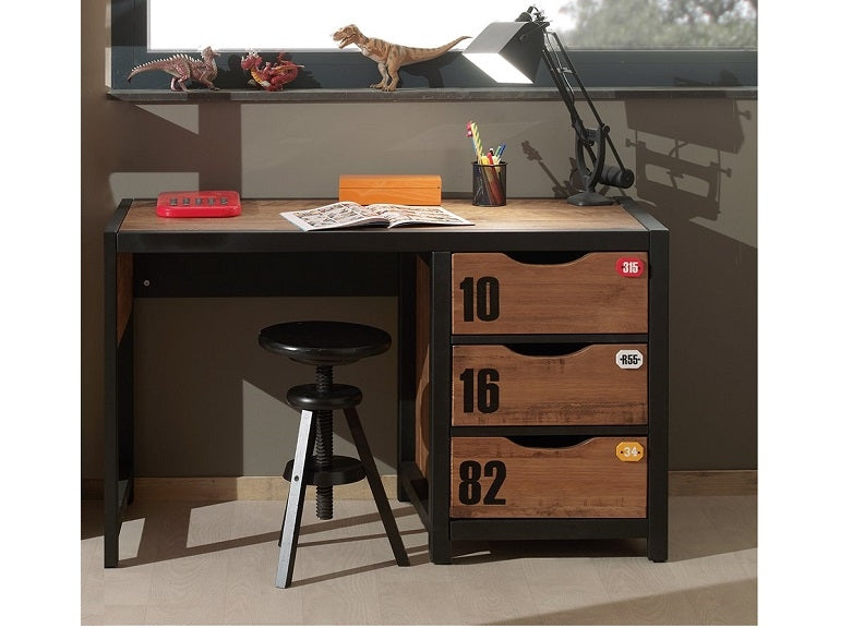 Alex Desk Room