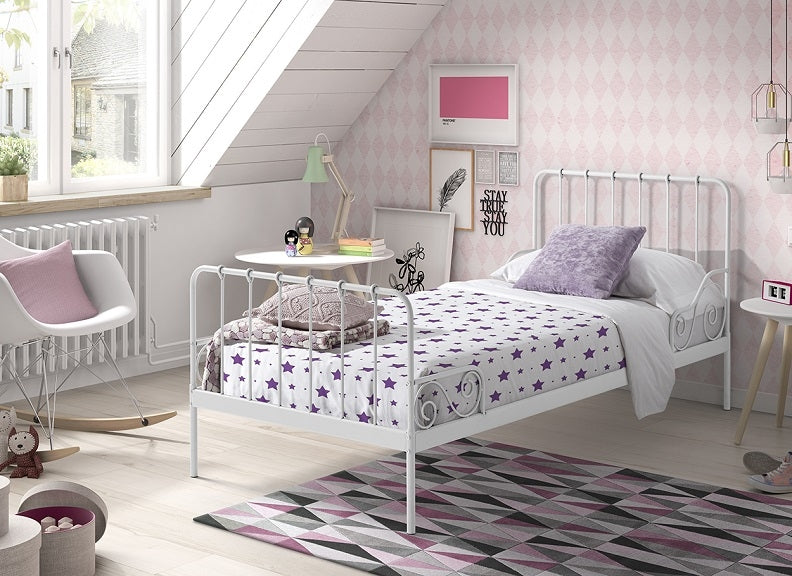Alice White Bed Room