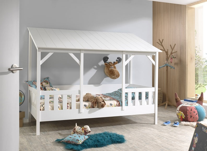 House Bed W/White Roof - room