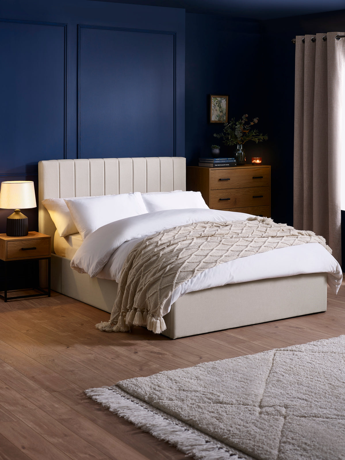 Aylen Oatmeal Linen Upholstered 150cm King Size Ottoman Storage Bed Frame (oos)