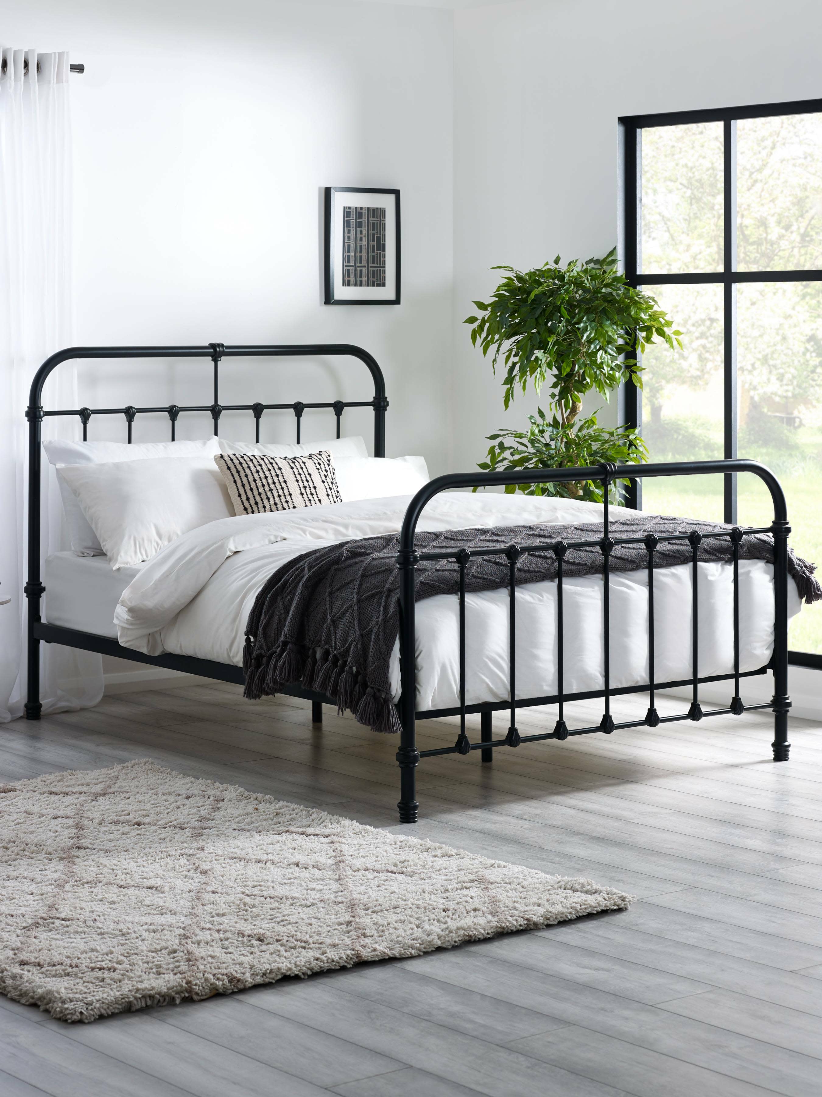 Logan 135cm Double Metal Bed
