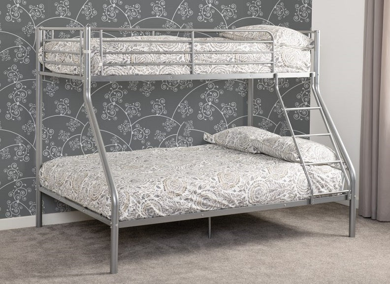 Tandi Silver sleeper Room
