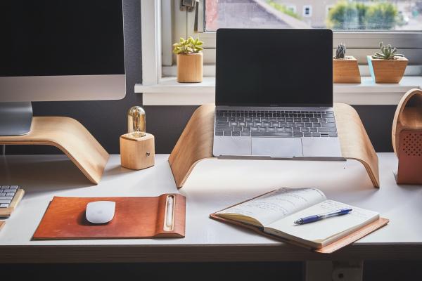 5 Important Benefits of Having a Dedicated Home Office Desk